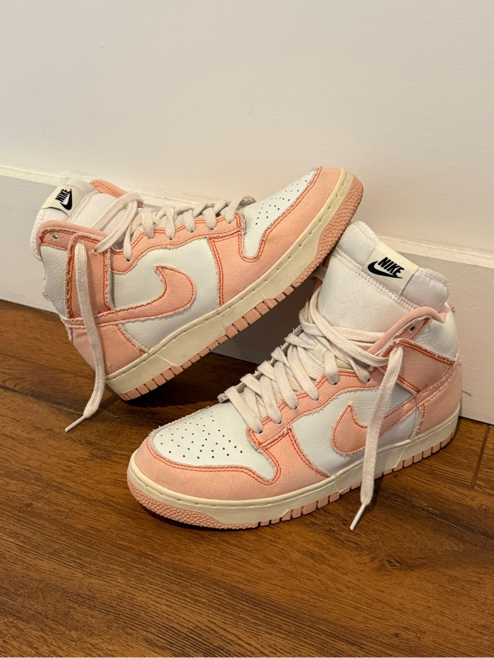 Nike Air Jordan 1985 artic orange Women's High-Top Sneakers